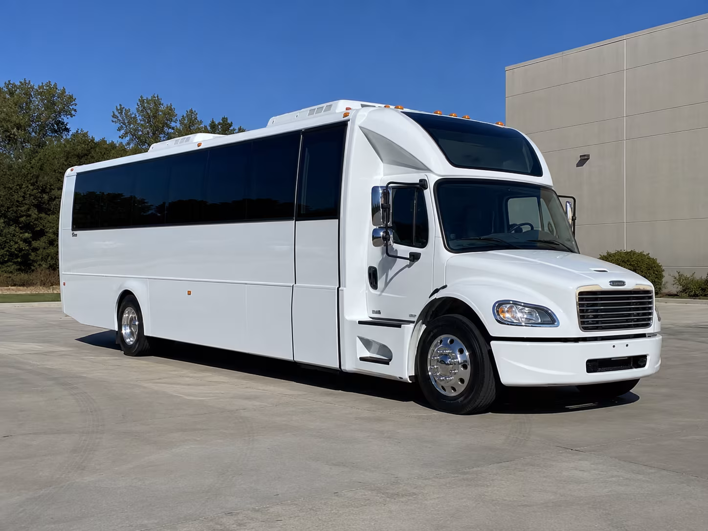 montgomery 28 passenger party bus